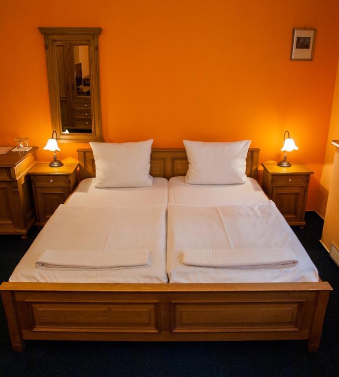 Hotel A Restaurace U Hrncire Кутна-Гора Номер фото