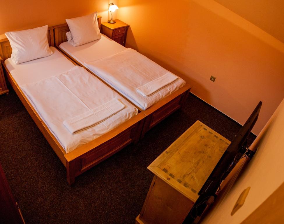 Hotel A Restaurace U Hrncire Кутна-Гора Номер фото