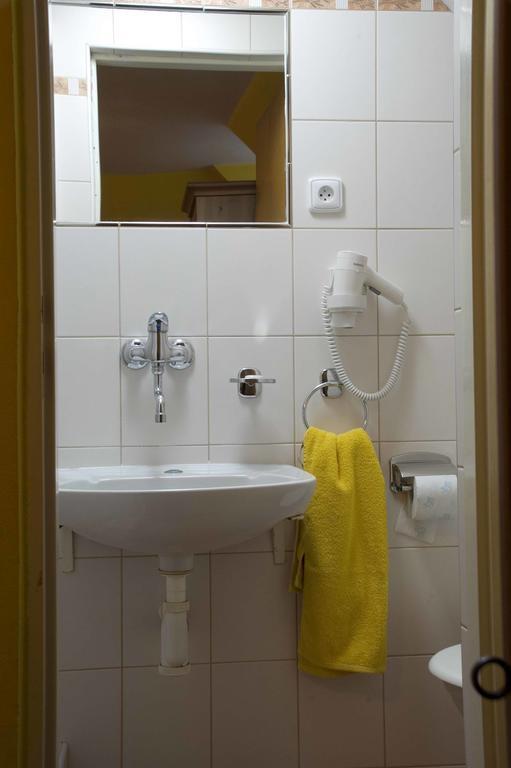 Hotel A Restaurace U Hrncire Кутна-Гора Номер фото